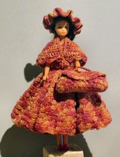 poupées mannequins, vêtements et accessoires réalisés au crochet, fait main