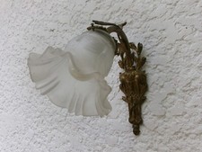 Applique murale art déco en bronze décor feuilles - tulipe en verre opalescent