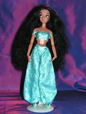 JASMINE  amie de BARBIE   n° 4674 DISNEY   année 2009