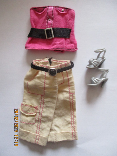 Tenue pour poupée barbie - ",