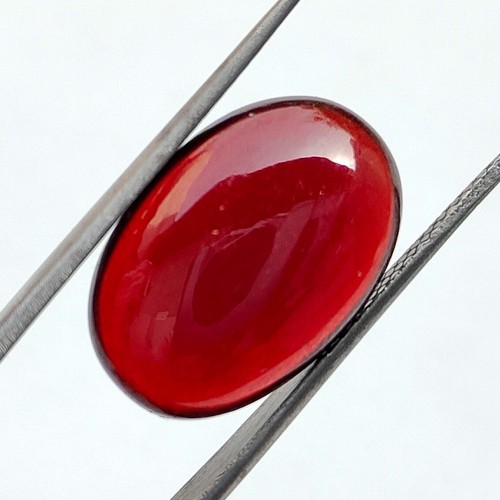 Cabochon grenat rouge naturel
