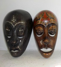 2 Masques en bois vintage sculptés mains de l'île de Lombok Indonésie