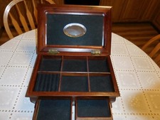 MUSICAL JEWELRY BOX