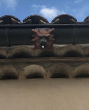 gargouille pour gouttière demi ronde en 33 zinc, cuivre...résine /zinc/oxyde