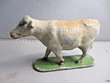 QUIRALU  LA FERME VACHE DEBOUT