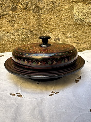 Boite ronde laqué ancienne - ,
