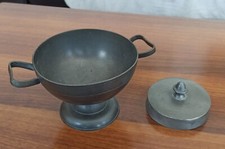 coupe et couvercle en étain 