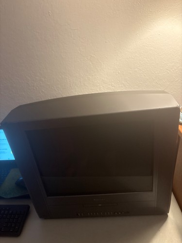 Toshiba crt dvd combo - 20",