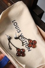 Louis Vuitton boucles
