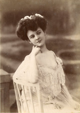 Mode, Femme avec robe de