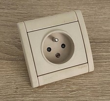 LEGRAND Sagane Prise 2P+T Beluga 85100 / 85840