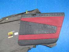 Panneau noir et rouge de porte