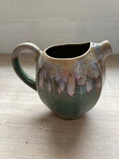 PICHET EN CERAMIQUE FLAMME SIGNE ALPHO TONS VERT ET GRIS BEC SIFFLET