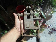 Ancien Outil d'établi Ferronnier Serrurier Plombier Menuisier Bricoleur Etau .