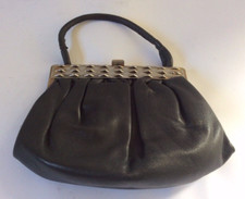 Petit sac à main ancien en cuir noir souple - fermoir travaillé