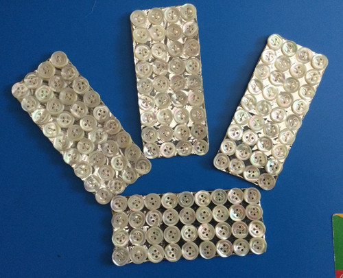 Lot 144 boutons anciens - , en