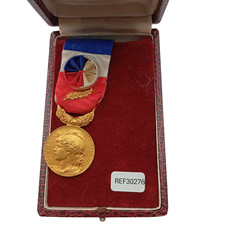5.15/10/25 (REF30276) Médaille civile en boite TRAVAIL FRANCE french MEDAL