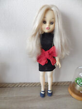 ANCIENNE POUPEE  VERONIQUE DE EFFE TENUE PIERRE CARDIN DE 1970