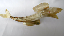 grand poisson sculpte en corne de bovin fait main