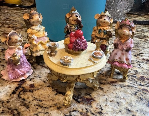 Resin mouse dinner - mouse,