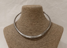 LA TRIBU RIGAUX. Collier