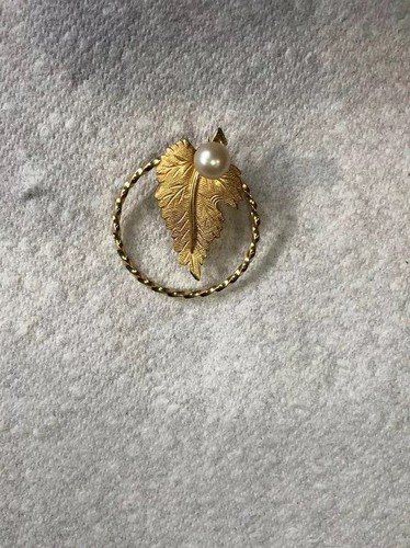 Gold tone leaf - leaf, faux