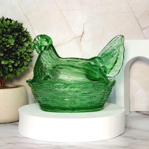 Hen nest chicken green - on,