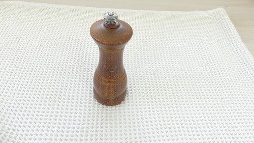 Moulin poivre table - à, de