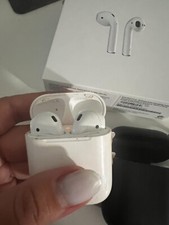 Apple AirPods avec boîtier de Charge Filaire (2ᵉ génération) with charging case