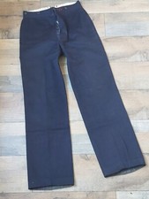 Un pantalon militaire