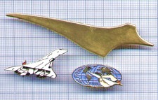 Lot de 3 Pin's avions AIR FRANCE CONCORDE SUPERSONIQUE big doré + PLANNING + D&M