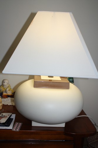 Très grande lampe table - très,