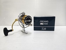 Moulinet de pêche DAIWA FREAMS LT 2500 2021 Yellowtail Amberjack B12124
