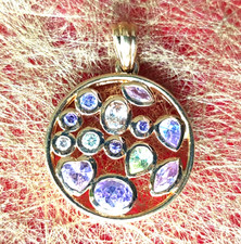 Pendentif rond en métal