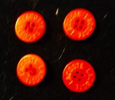 LACOSTE / 4 BOUTONS  ROUGES
