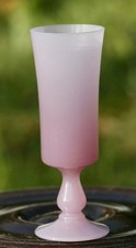 Petit vase verre opaline rose