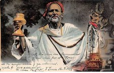 Maroc - n°85758 - Type Marocain - Homme tenant une lampe à huile