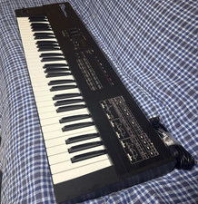 ROLAND D-10 MIDI MULTI TIMBRAL LINEAR SYNTHSIZER 61-Key 9 Multitimbres