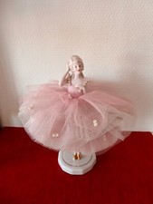 Figurine marquise en porcelaine Allemande ,robe tutu rose ,poupée.