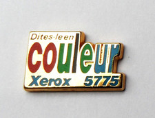 Pin's Dites le en couleur XEROS 5775 signé Caroline Lisfranc - belle qualité