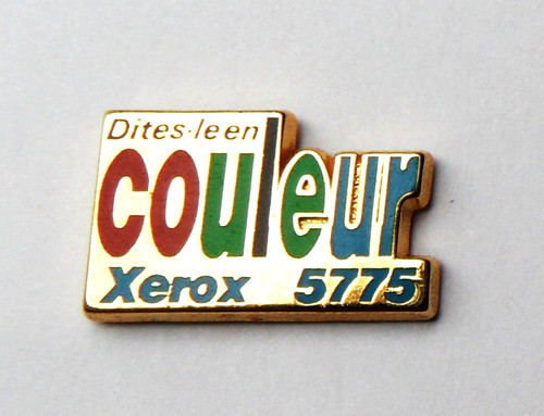 Pin dites en couleur - pin's,
