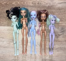 Lot de 5 poupées MONSTER HIGH