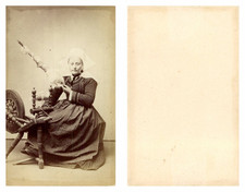 Bretagne, Femme en costume