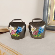 Ancienne cloche de vache ou chèvre en métal peint à la main décor fleurs France