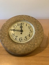 Horloge mécanique en tôle