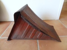 ancienne cale d'avion en métal