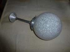 BEAU LUSTRE PLAFONNIER BOULE AVEC SUPPORT 1960