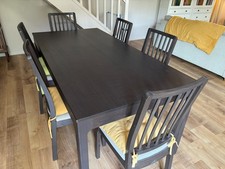 Table à manger avec ralonge et ses six chaises. Très bon état. 