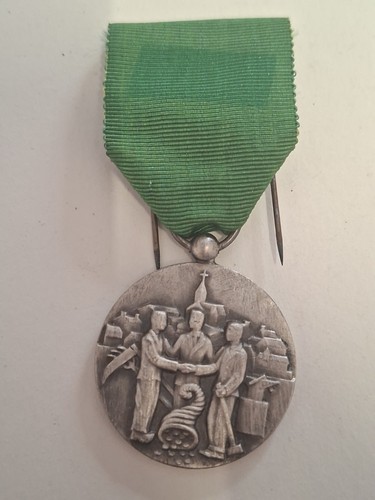 Médaille la - ,