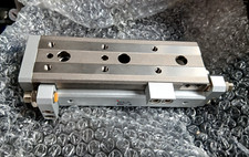 Table coulissante à cylindre